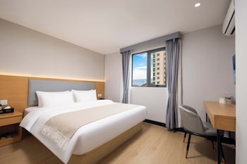 Sanya Guanhailou Hotel,,3 star