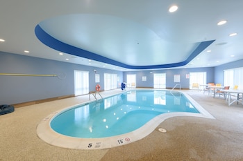 holiday inn express and suites jamestown by ihg