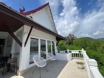 jaokhun bayview kamala phuket