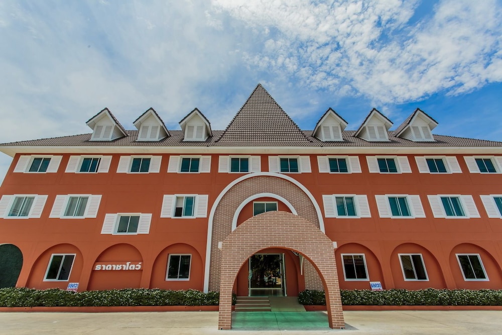 thada chateau hotel