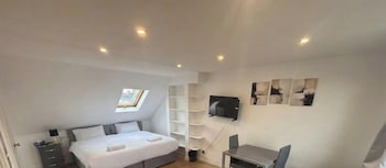 Valnay Stays,Valnay St,2 star