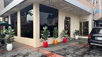 Next Level Hotel & Suites,,3 star