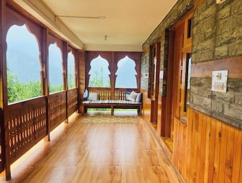 huts and hunters cottage manali