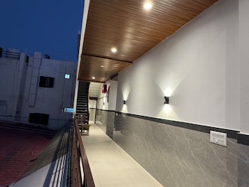 Hotel Utsav,,3 star