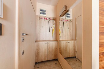 la dolce vita massage shower stay w ac balcony