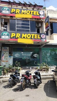 Capital O 91275 Pr Motel,,2 star