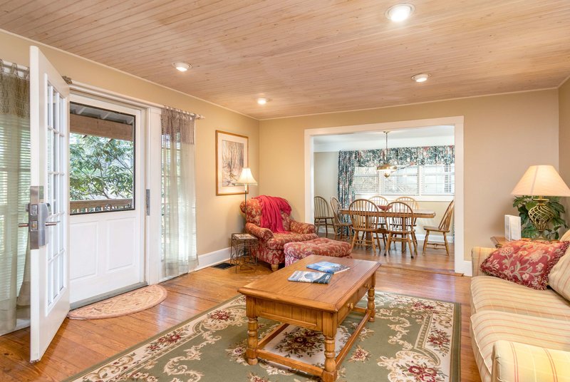 Highland Lake Inn & Resort,Buncombe County>>Asheville,3 star