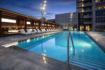 Toronto Icon Suites - Cn Tower Downtown,,4 star