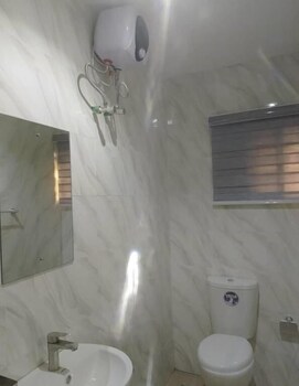aquarian 2 bedrooms apartment