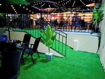 Derby Place Lounge Karatina,,3 star