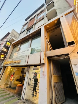 roomshala hotel crown