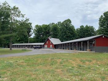 Mountain Valley Lodge & Campground,,2 star