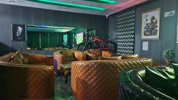 De Don's Villa,,3 star