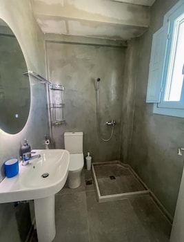Aliki's Apartments,,4 star