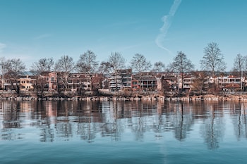akti lake living