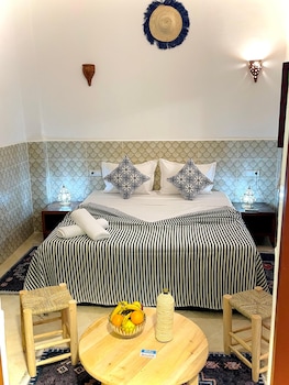 riad la joie