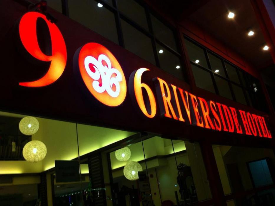 906 riverside hotel