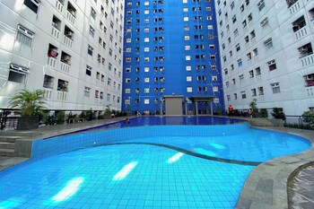 vibrant look 2br at apartment green pramuka city