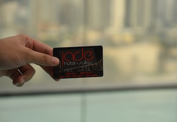 Jade Hotel & Suites,1120 Chino Roces Avenue,3 star