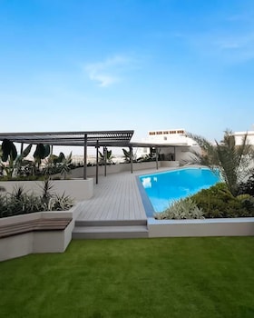 Peravi Suites At Loxwood,,4 star