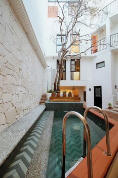 Bernardino Hotel Boutique,,3 star