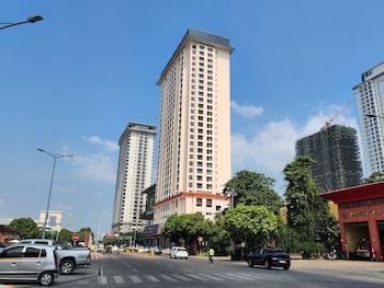a one oasis river view hotel