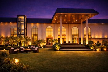 the heaven wood farms a luxury resort with pool and premium room