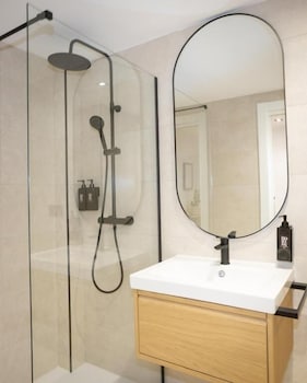 Dorian Suites,,2 star