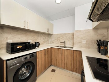 Charming Flat With Sea & Ain View,,0 star