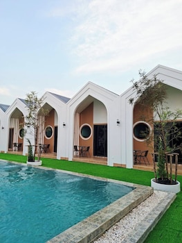 Ouranos Hotel,,3 star