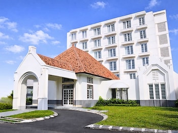 the prajan hotel and villas by natts