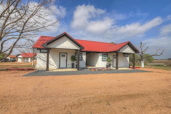 live oak cabins sleeps 8 w hot tubs