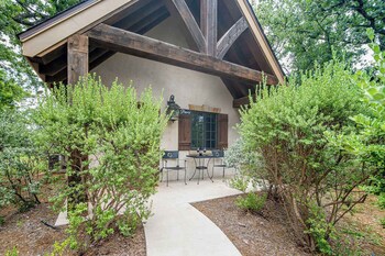 the manor haus at messina hof hill country winery paris haus