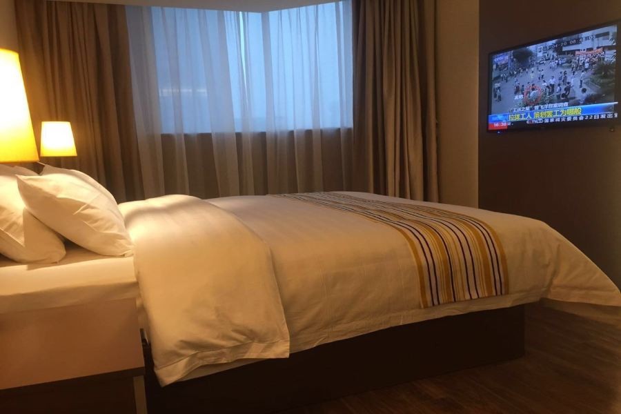 Home Inn Plus (Wuxi Zhongshan Road Shenglimen Metro Station),Civil Lines,3 star