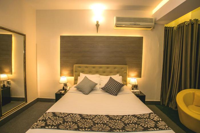 hotel tropical daisy