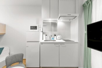 Nishi-Shinjuku Apartment,,4 star