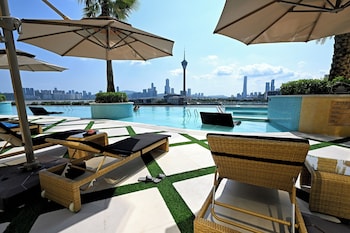 yoho treasure island hotel rivage continental