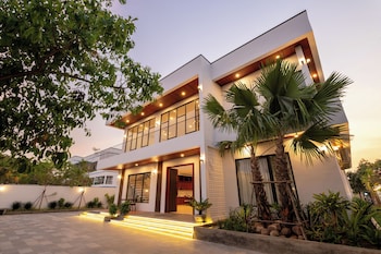 blanc smith private villa