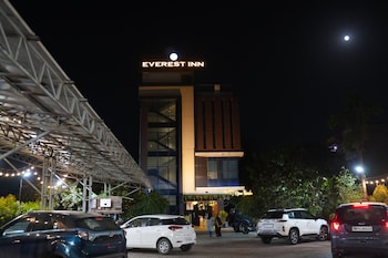Everest Inn Chakan,,3 star