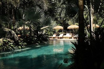 Isla Clara Hotel,,3 star