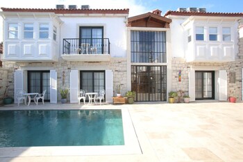 Thera Alacati Otel,,0 star