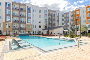 riviere apartments king bed suite and pool and gym and pet friendly and near epic universe