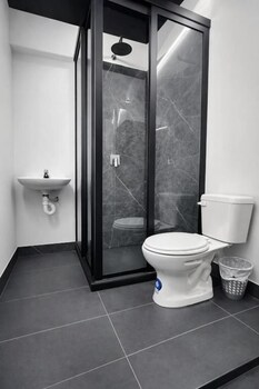 bed and bath hotel capsula quito