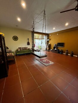 Aura,,2 star