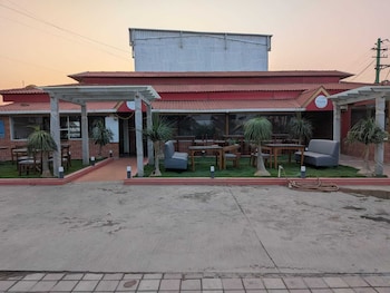 Hotel Jade Meadows,,3 star