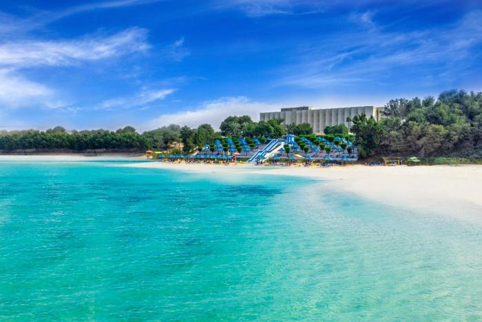 bm beach hotel