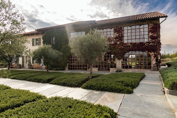 Relais Dei Poderi Einaudi,,0 star