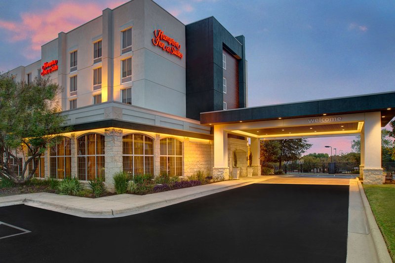 hampton inn and suites austin airport