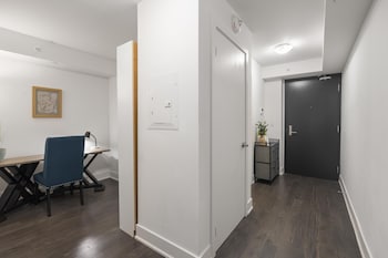 Econo Suites Dt,,2 star