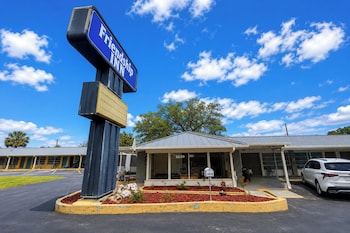 friendship inn near golf course ocala fl